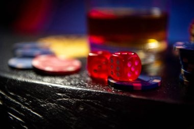 Live Casino Hold'em table at shiokambing2 login with dealer and community cards